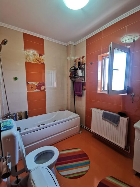 Vila cu 700 mp teren, garaj, beci si foisor, la 20 km de Bucuresti